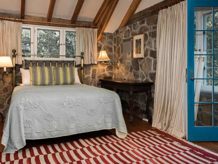1475071144-syn-edc-diane-sawyer-home-bedroom-2