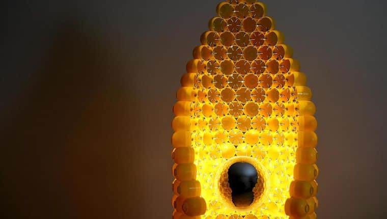 Jedinečnou recyklací vznikla designová lampa