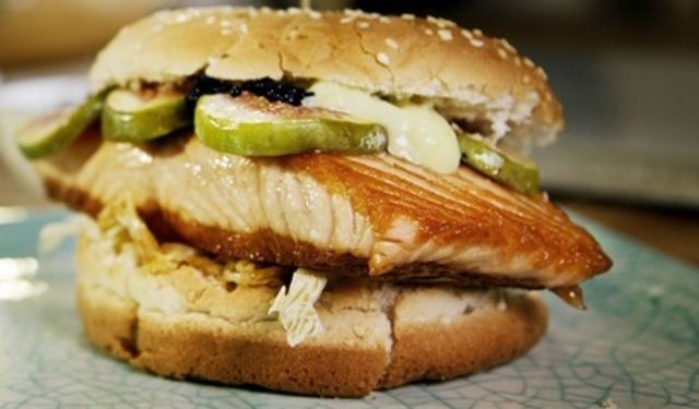 Lososový samurai burger