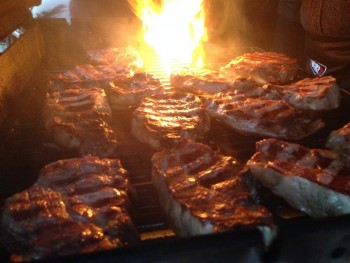 Podpalování a topení grilů Weber na dřevěné uhlí